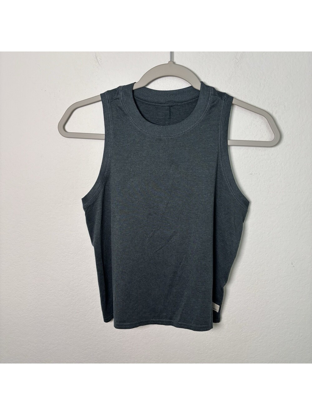 Vuori Energy Tank Women Size XS Sleeveless Athletic Yoga Tank Dark Gray Green